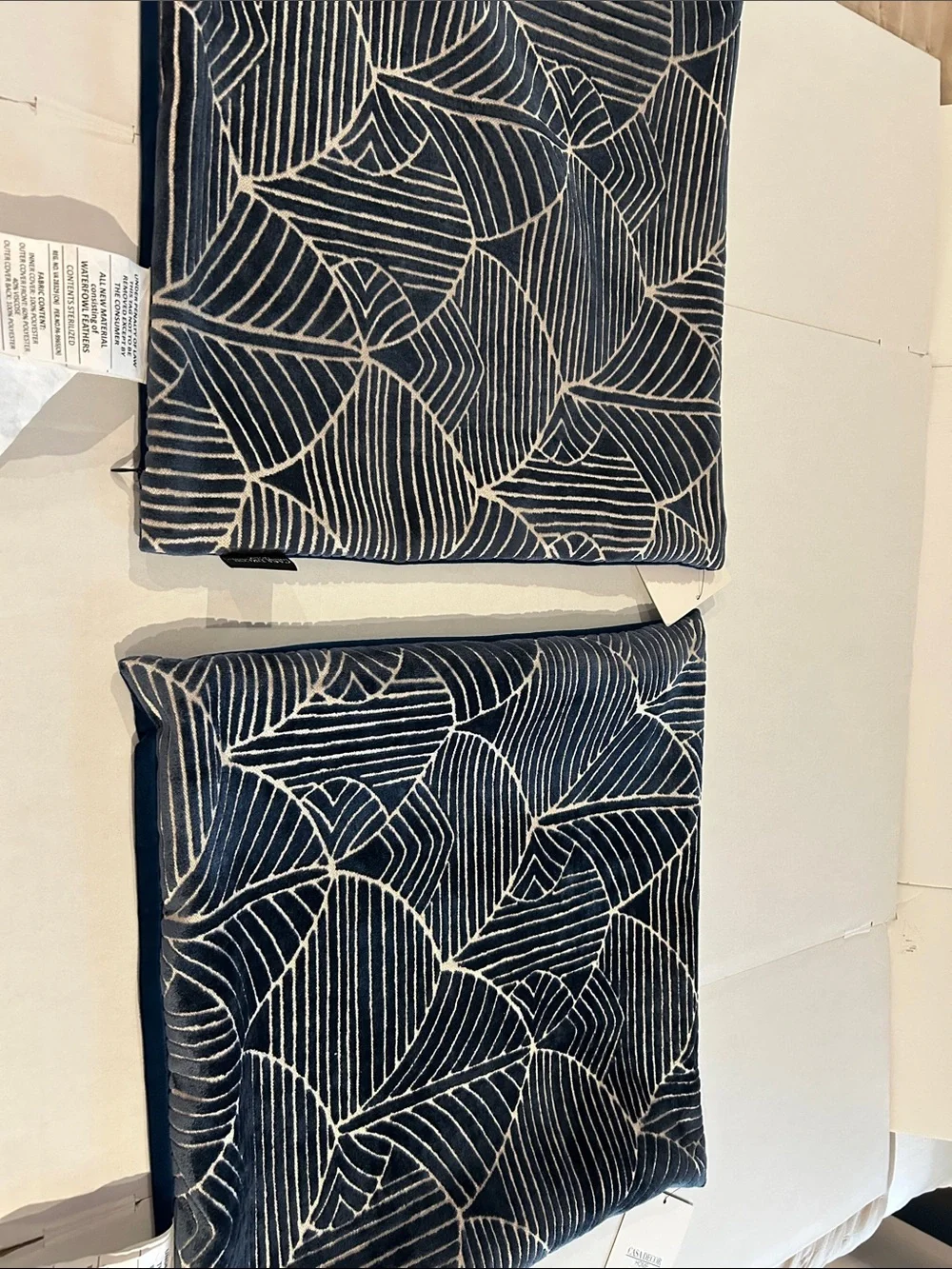 N/A navy cream